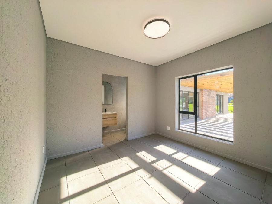 4 Bedroom Property for Sale in Cherry Creek Country Estate Western Cape